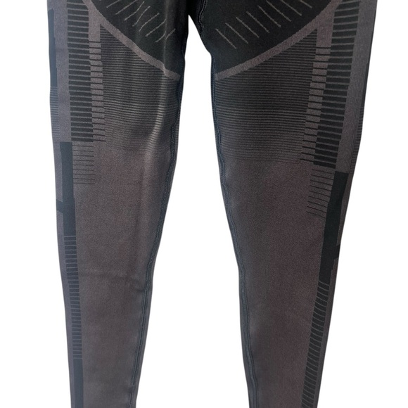 Gymshark Geo Seamless Leggings – Black (XS) - Picture 7 of 10